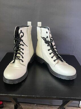 Time and Tru Boots
